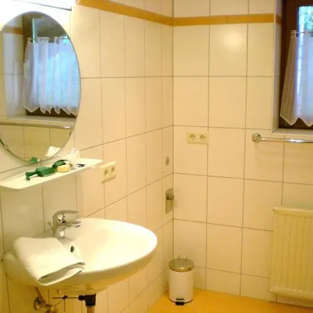 - Neubauer שלאדמינג